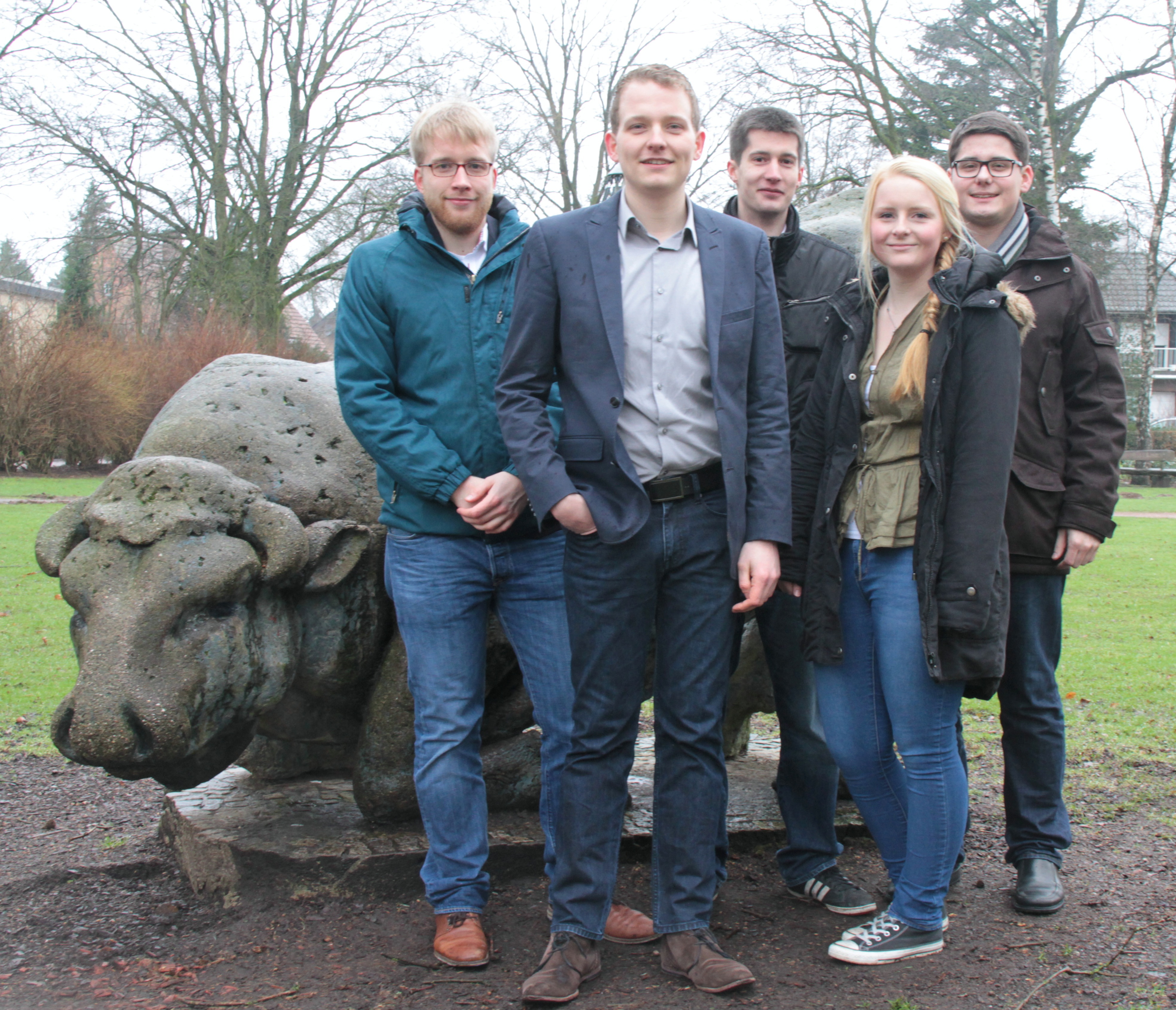 Der neue Vorstand der JU: v.l. Christoph Terrahe, Tom Tenostendarp, Steffen Hoffschlag, Kathrin Hilbring und Steffen Hoffschlag Der neue Vorstand der JU: v.l. Christoph Terrahe, Tom Tenostendarp, Steffen Hoffschlag, Kathrin Hilbring und Steffen Hoffschlag